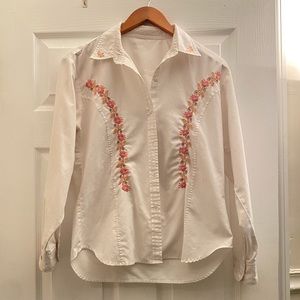 White Button Up w/ Western Floral Embroidery. Appears vintage, tag worn (small)
